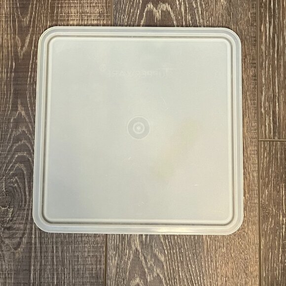 Tupperware Square Container with Lid - Picture 10 of 10